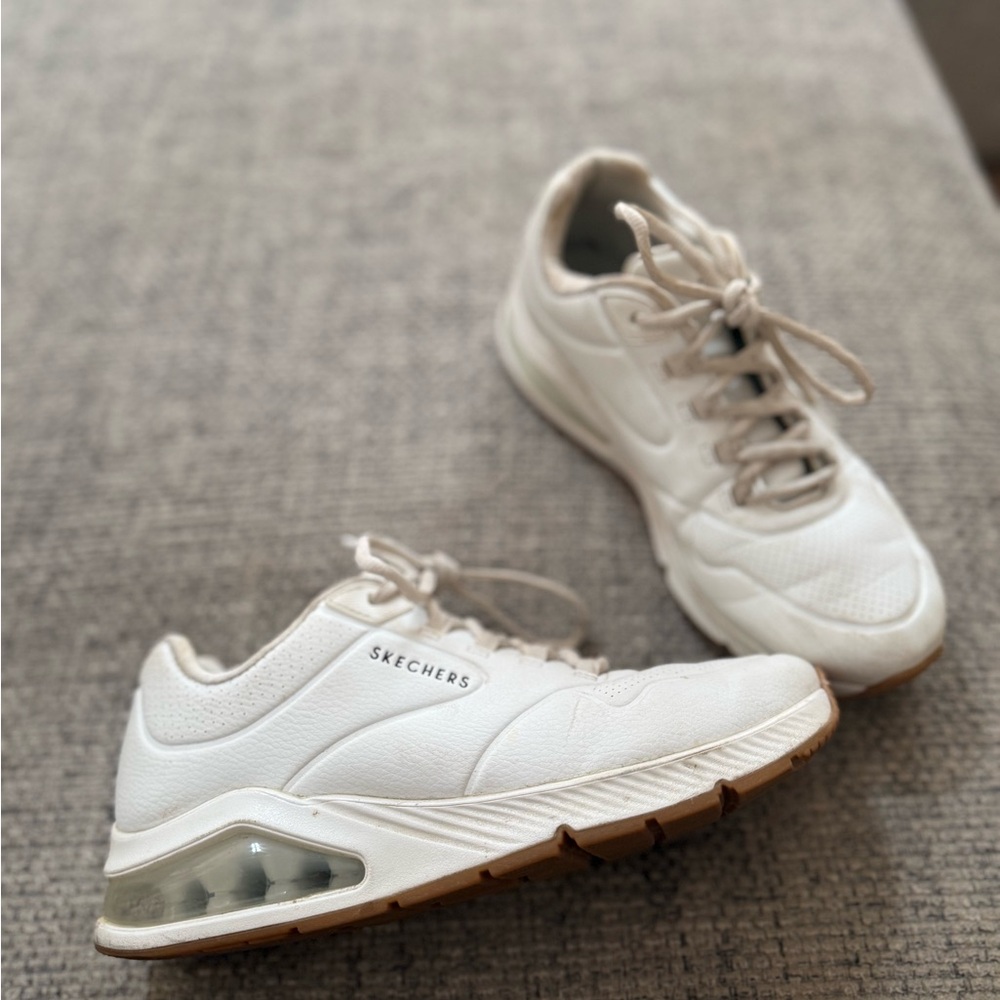 White Skechers women’s size 8